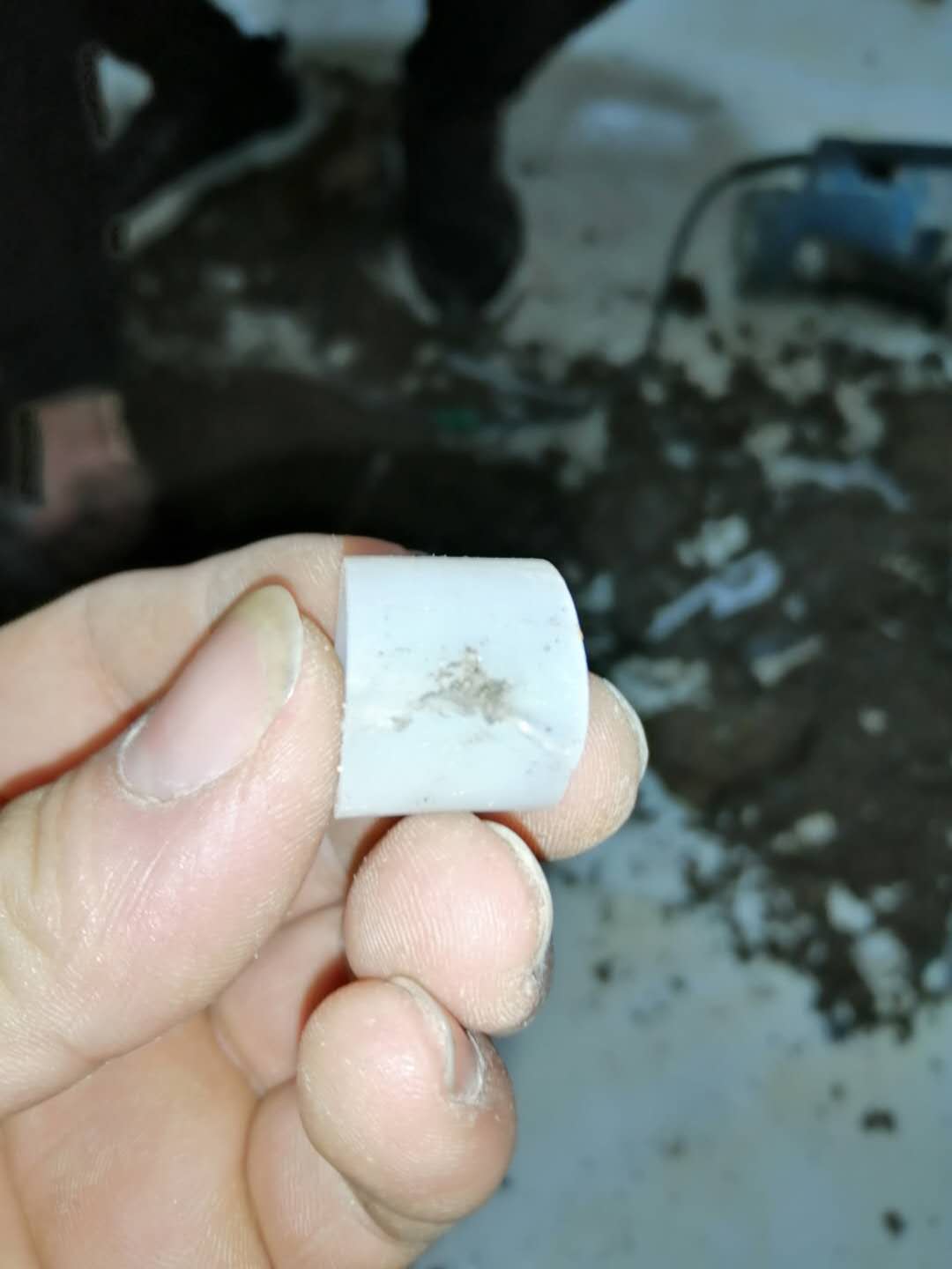 克孜勒苏柯尔克孜家里地暖漏水了怎么办？